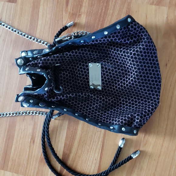 Italian handbag. Purple and black. Chain shoulder strap. Sinched rope to close. - Picture 5 of 5